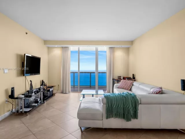 3-bedroom condo for sale in Hallandale Beach - 1800 S Ocean Dr 2603 - MondialRealty