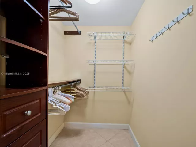 3-bedroom condo for sale in Hallandale Beach - 1800 S Ocean Dr 2603 - MondialRealty