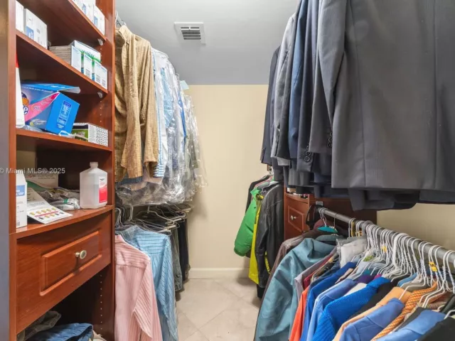 3-bedroom condo for sale in Hallandale Beach - 1800 S Ocean Dr 2603 - MondialRealty