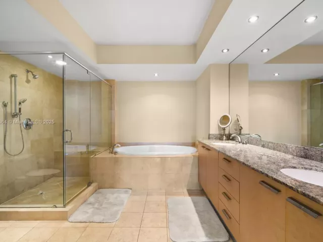 3-bedroom condo for sale in Hallandale Beach - 1800 S Ocean Dr 2603 - MondialRealty