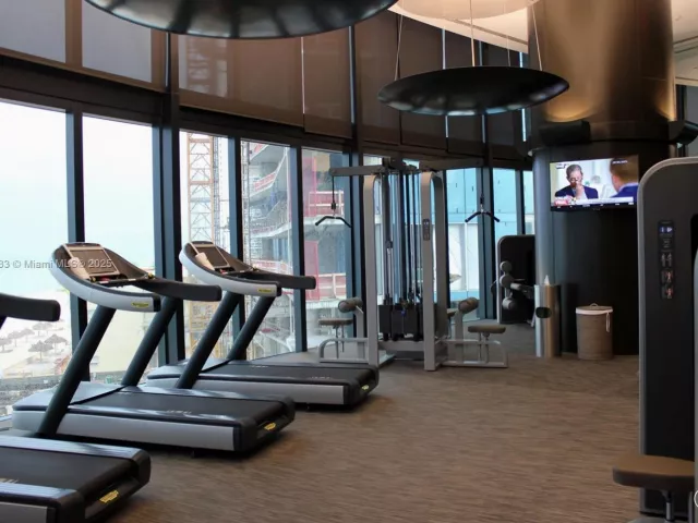 3-bedroom condo for rent in Sunny Isles Beach - 18555 Collins Ave 4804 - MondialRealty