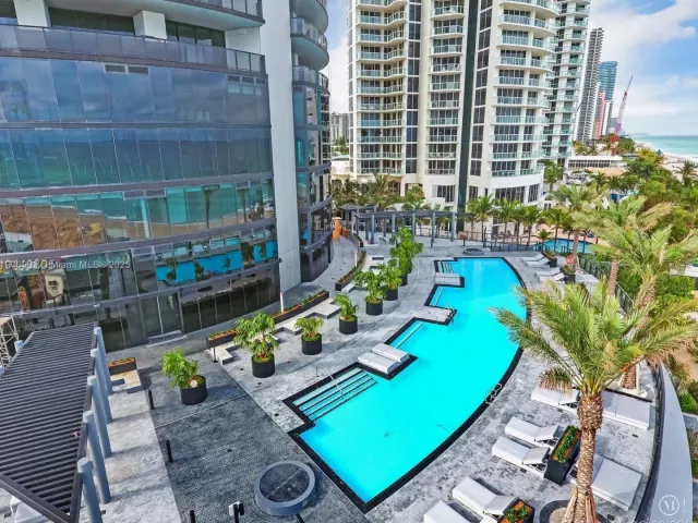 3-bedroom condo for rent in Sunny Isles Beach - 18555 Collins Ave 4804 - MondialRealty