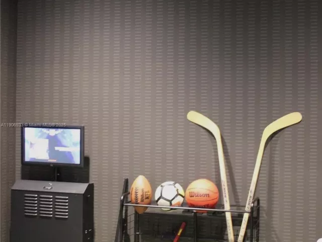 3-bedroom condo for rent in Sunny Isles Beach - 18555 Collins Ave 4804 - MondialRealty