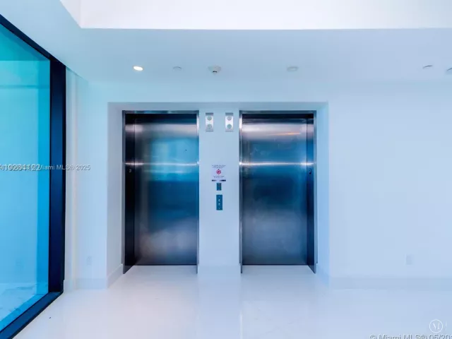 3-bedroom condo for rent in Sunny Isles Beach - 18555 Collins Ave 4804 - MondialRealty