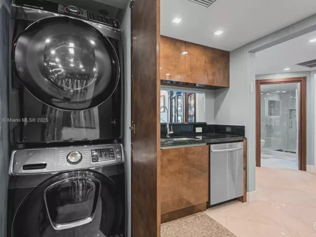 2-bedroom condo for sale in Surfside - 9559 Collins Ave S8-F - MondialRealty