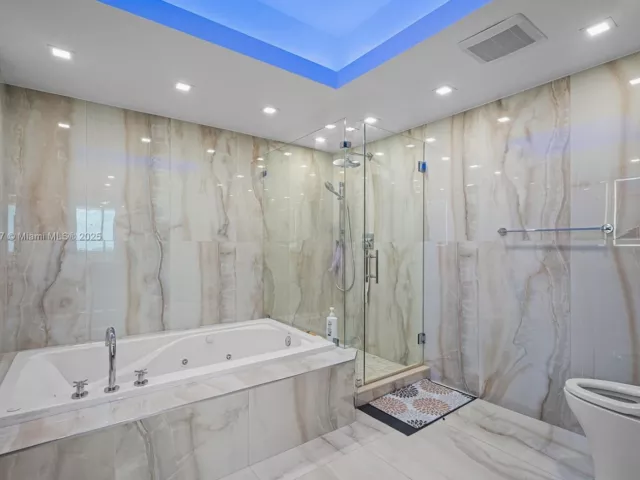 2-bedroom condo for sale in Surfside - 9559 Collins Ave S8-F - MondialRealty