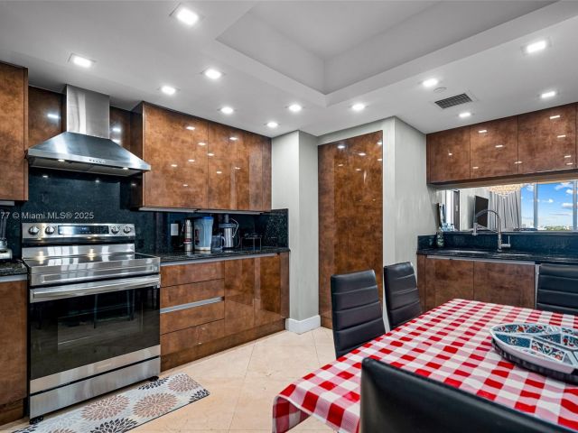 Apartment for sale  Unit #S8-F - photo 6753104