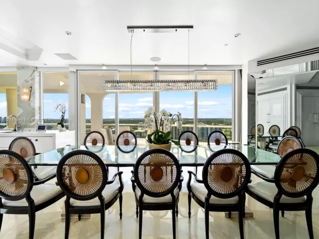 6-bedroom condo for sale in Aventura - 7000 Island Blvd PH-02 - MondialRealty
