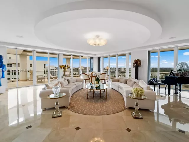 6-bedroom condo for sale in Aventura - 7000 Island Blvd PH-02 - MondialRealty