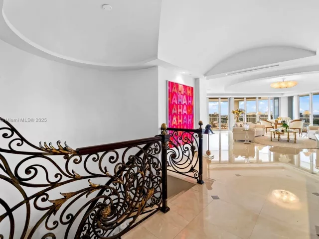 6-bedroom condo for sale in Aventura - 7000 Island Blvd PH-02 - MondialRealty