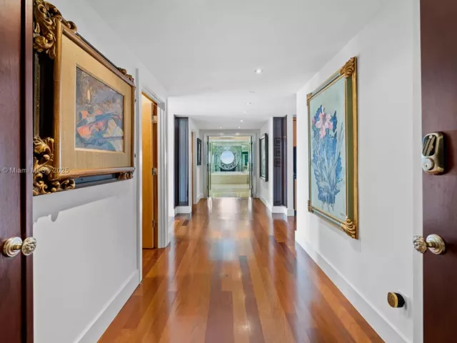 6-bedroom condo for sale in Aventura - 7000 Island Blvd PH-02 - MondialRealty