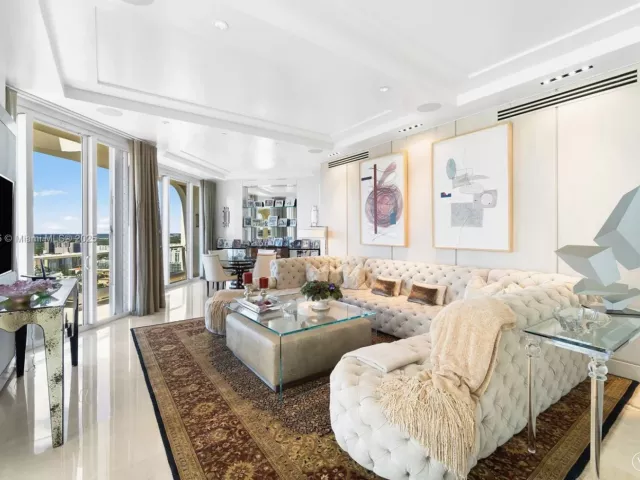 6-bedroom condo for sale in Aventura - 7000 Island Blvd PH-02 - MondialRealty