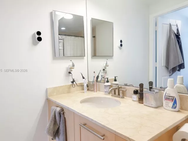 2-bedroom condo for sale in Fort Lauderdale - 511 SE 5th Ave 1408 - MondialRealty