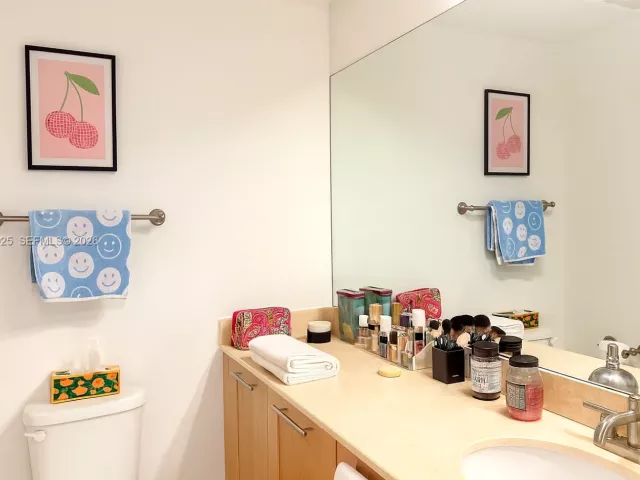 2-bedroom condo for sale in Fort Lauderdale - 511 SE 5th Ave 1408 - MondialRealty