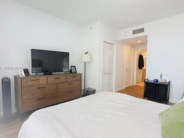 2-bedroom condo for sale in Fort Lauderdale - 511 SE 5th Ave 1408 - MondialRealty