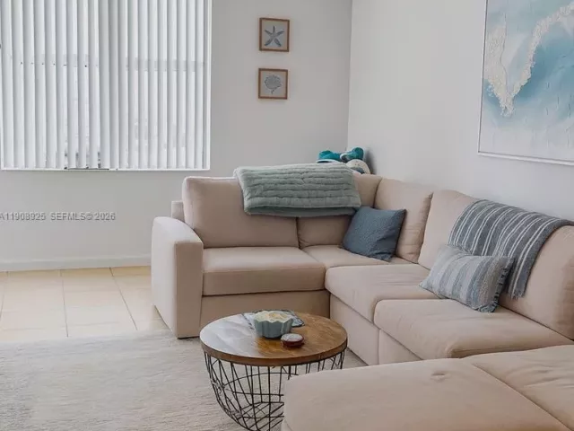 2-bedroom condo for sale in Fort Lauderdale - 511 SE 5th Ave 1408 - MondialRealty