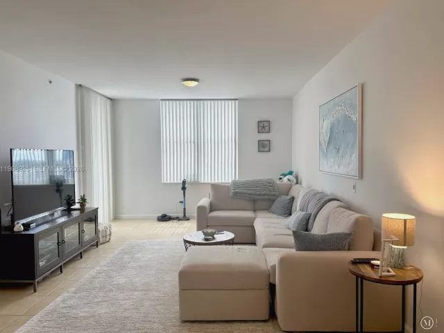 2-bedroom condo for sale in Fort Lauderdale - 511 SE 5th Ave 1408 - MondialRealty