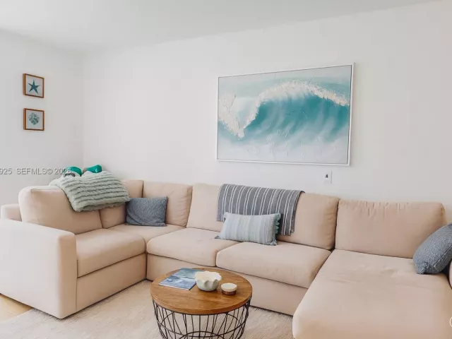 2-bedroom condo for sale in Fort Lauderdale - 511 SE 5th Ave 1408 - MondialRealty