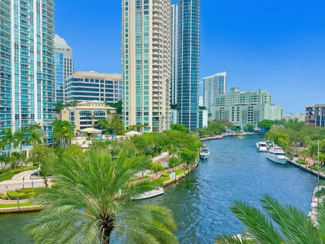 2-bedroom condo for sale in Fort Lauderdale - 511 SE 5th Ave 1408 - MondialRealty