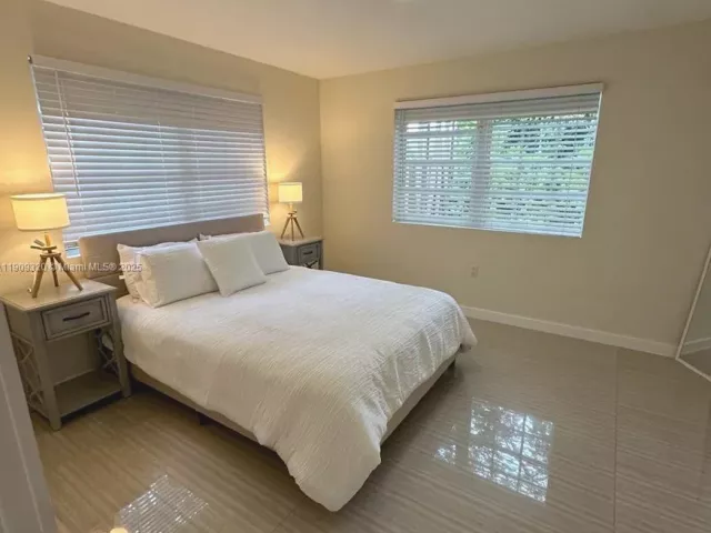 3-bedroom home for rent in Surfside - 9464 Abbott Ave - MondialRealty