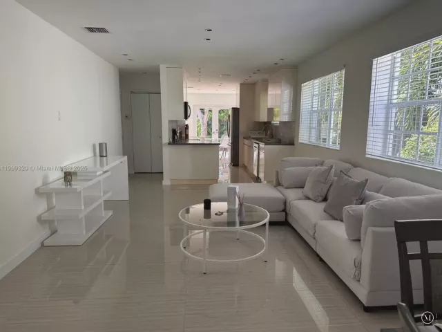 3-bedroom home for rent in Surfside - 9464 Abbott Ave - MondialRealty