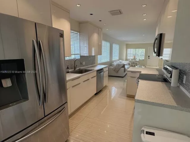 3-bedroom home for rent in Surfside - 9464 Abbott Ave - MondialRealty