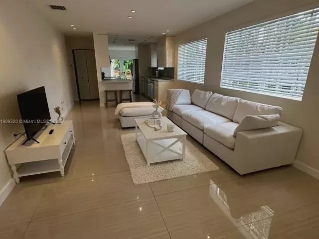 3-bedroom home for rent in Surfside - 9464 Abbott Ave - MondialRealty