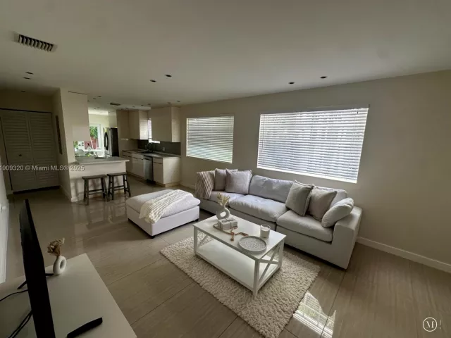 3-bedroom home for rent in Surfside - 9464 Abbott Ave - MondialRealty