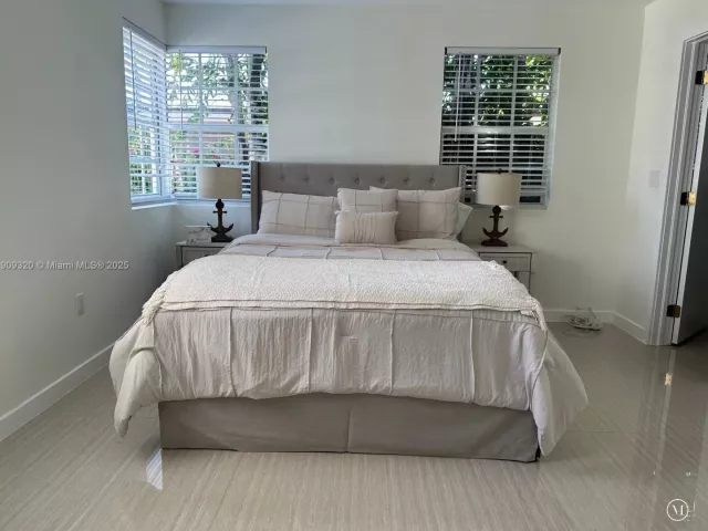 3-bedroom home for rent in Surfside - 9464 Abbott Ave - MondialRealty