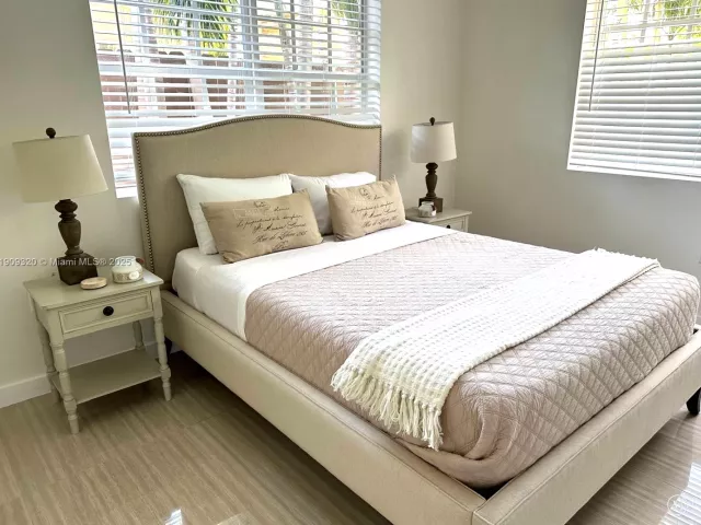 3-bedroom home for rent in Surfside - 9464 Abbott Ave - MondialRealty