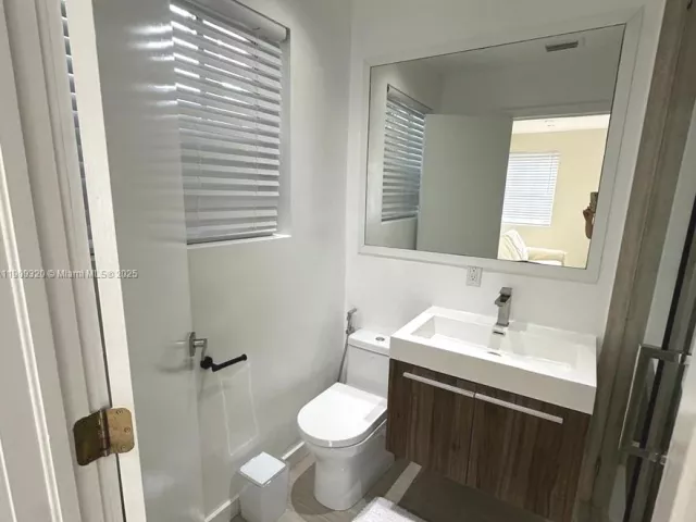 3-bedroom home for rent in Surfside - 9464 Abbott Ave - MondialRealty