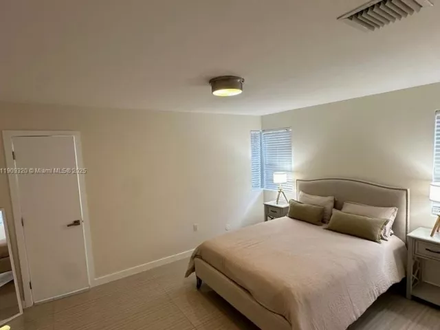 3-bedroom home for rent in Surfside - 9464 Abbott Ave - MondialRealty