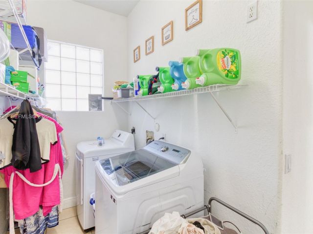 Home for sale at 3839 SW 51st St - photo 7439631