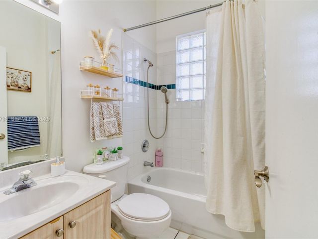 Home for sale at 3839 SW 51st St - photo 7439633