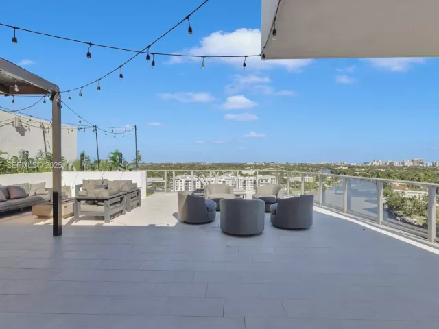 4-bedroom condo for sale in Fort Lauderdale - 1180 N Federal Hwy 1602 - MondialRealty