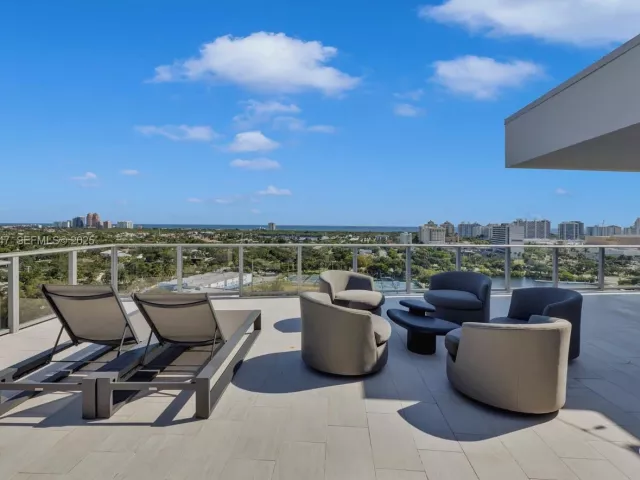 4-bedroom condo for sale in Fort Lauderdale - 1180 N Federal Hwy 1602 - MondialRealty