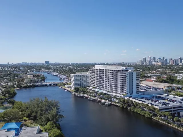 4-bedroom condo for sale in Fort Lauderdale - 1180 N Federal Hwy 1602 - MondialRealty