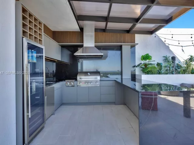 4-bedroom condo for sale in Fort Lauderdale - 1180 N Federal Hwy 1602 - MondialRealty