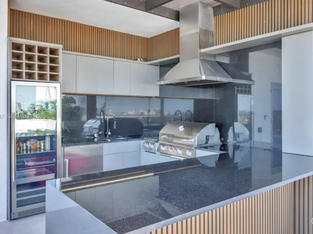 4-bedroom condo for sale in Fort Lauderdale - 1180 N Federal Hwy 1602 - MondialRealty