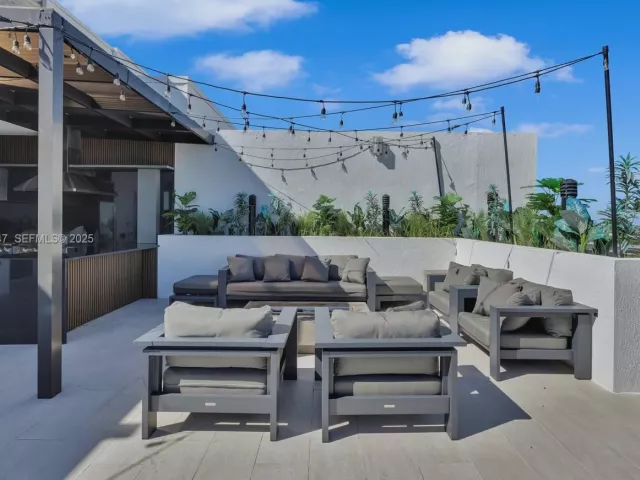 4-bedroom condo for sale in Fort Lauderdale - 1180 N Federal Hwy 1602 - MondialRealty