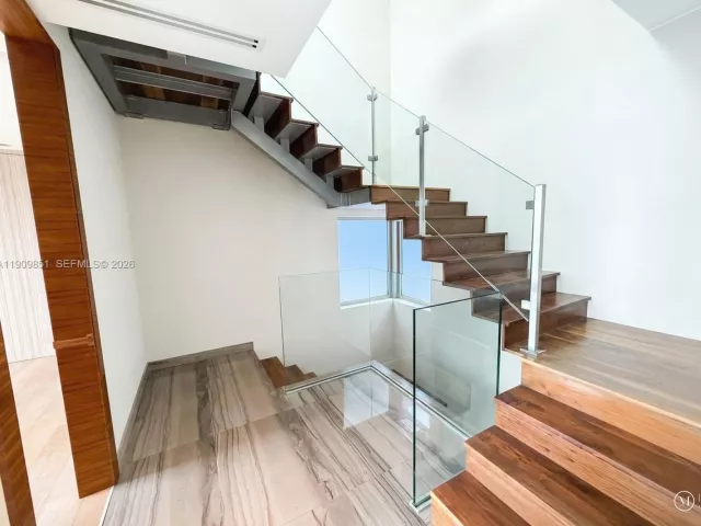 2-bedroom condo for rent in Miami - 92 SW 3rd St PH5213 - MondialRealty