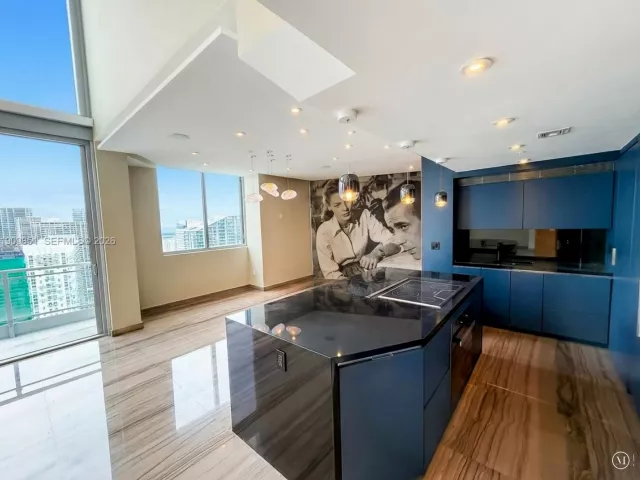 2-bedroom condo for rent in Miami - 92 SW 3rd St PH5213 - MondialRealty