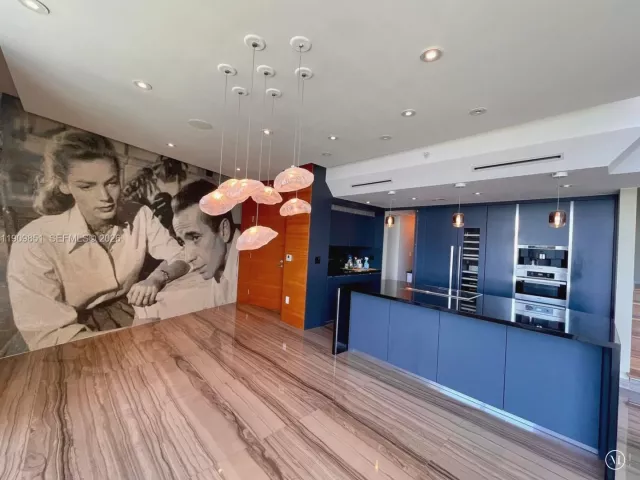 2-bedroom condo for rent in Miami - 92 SW 3rd St PH5213 - MondialRealty