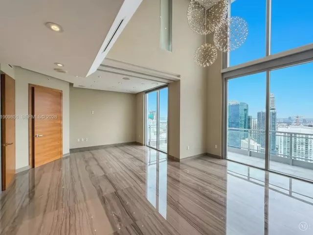 2-bedroom condo for rent in Miami - 92 SW 3rd St PH5213 - MondialRealty