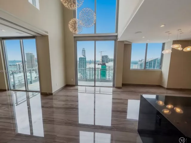 2-bedroom condo for rent in Miami - 92 SW 3rd St PH5213 - MondialRealty