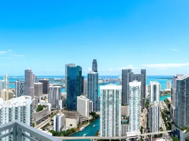 2-bedroom condo for rent in Miami - 92 SW 3rd St PH5213 - MondialRealty
