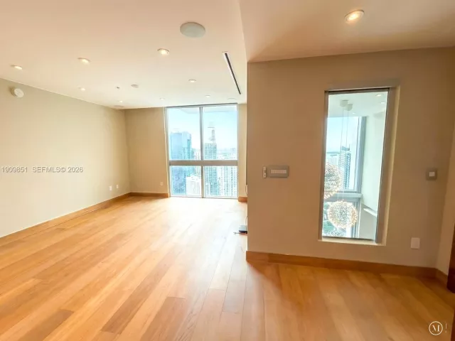 2-bedroom condo for rent in Miami - 92 SW 3rd St PH5213 - MondialRealty