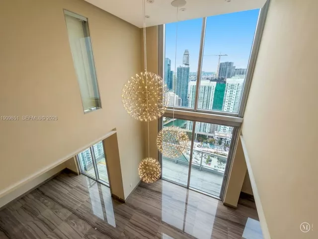 2-bedroom condo for rent in Miami - 92 SW 3rd St PH5213 - MondialRealty