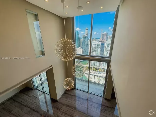 2-bedroom condo for rent in Miami - 92 SW 3rd St PH5213 - MondialRealty