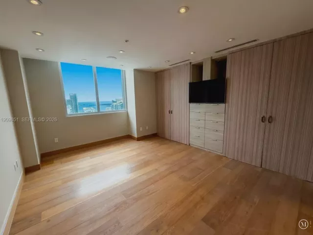 2-bedroom condo for rent in Miami - 92 SW 3rd St PH5213 - MondialRealty